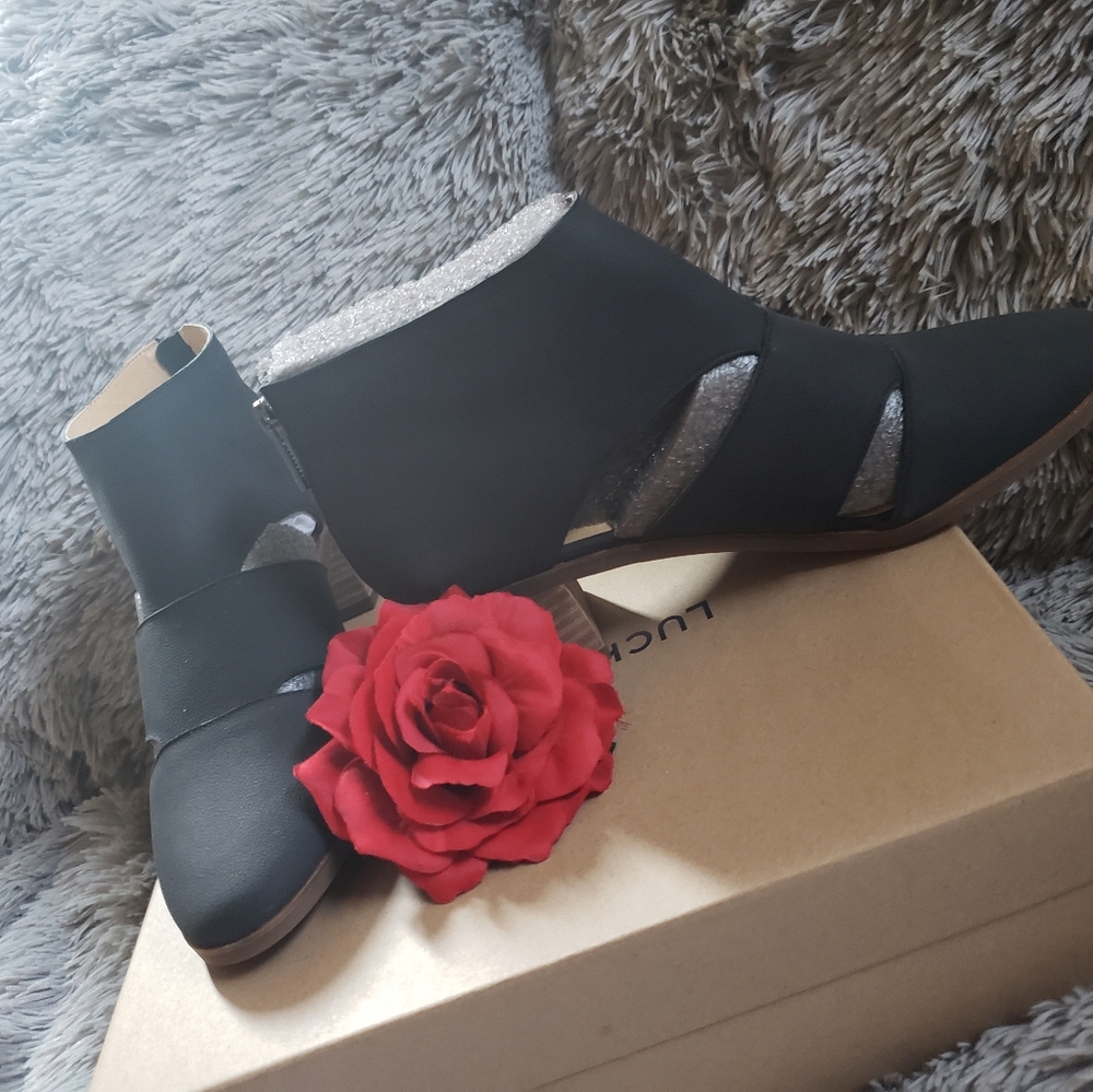 Women's shoes